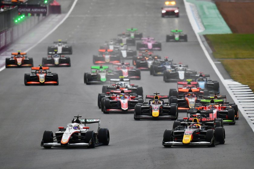 Формула 2 гонки