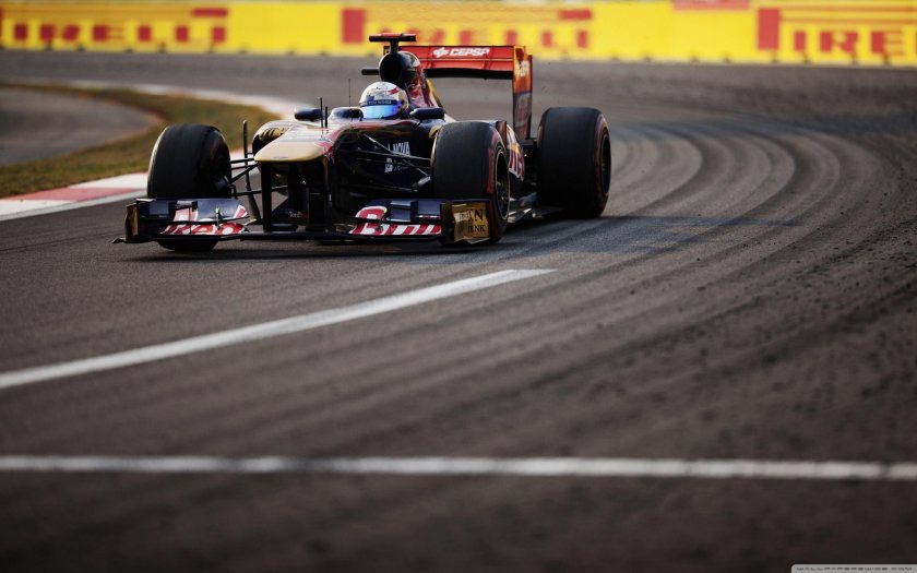 Гоночный Болид ред Булл