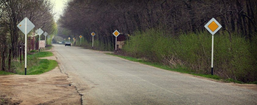 Дорожный знак 2.1 Главная дорога