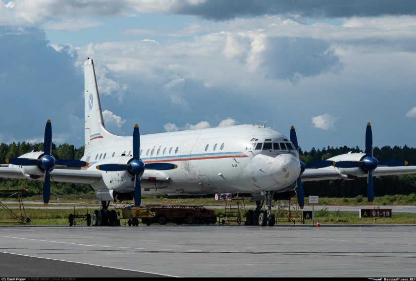 Самолет ил 18