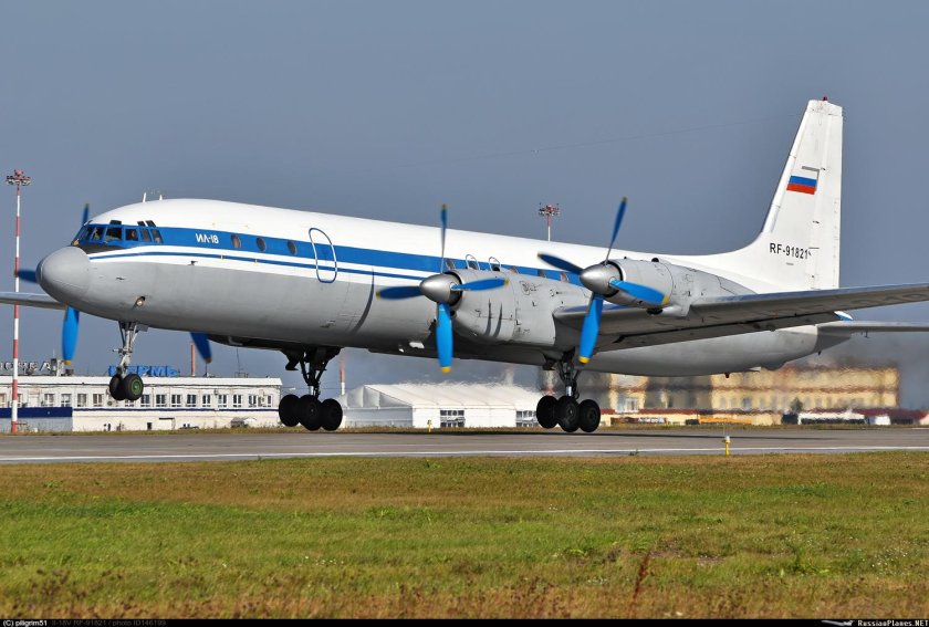 Ил-18 пассажирский самолёт