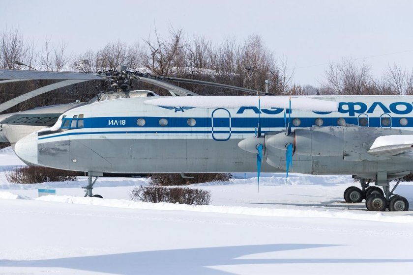 Турбовинтовой самолет ил 18