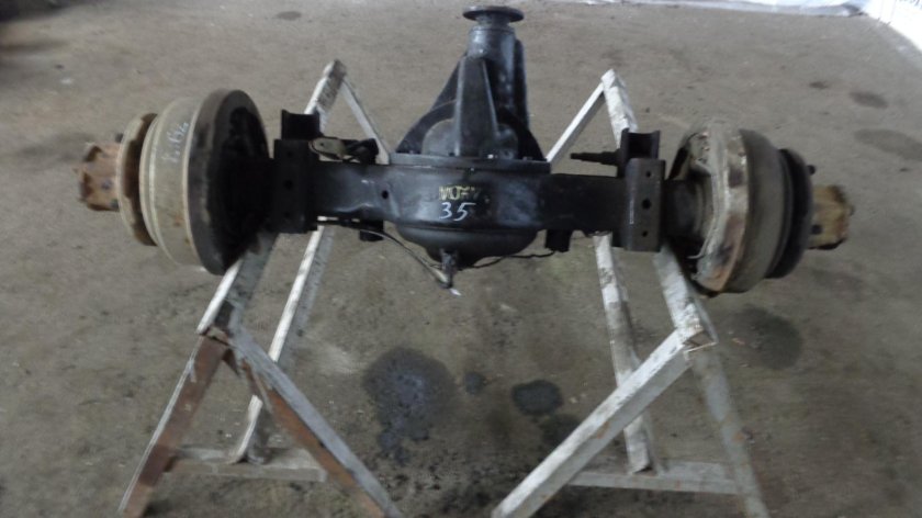 Задний мост хино 5001992г.