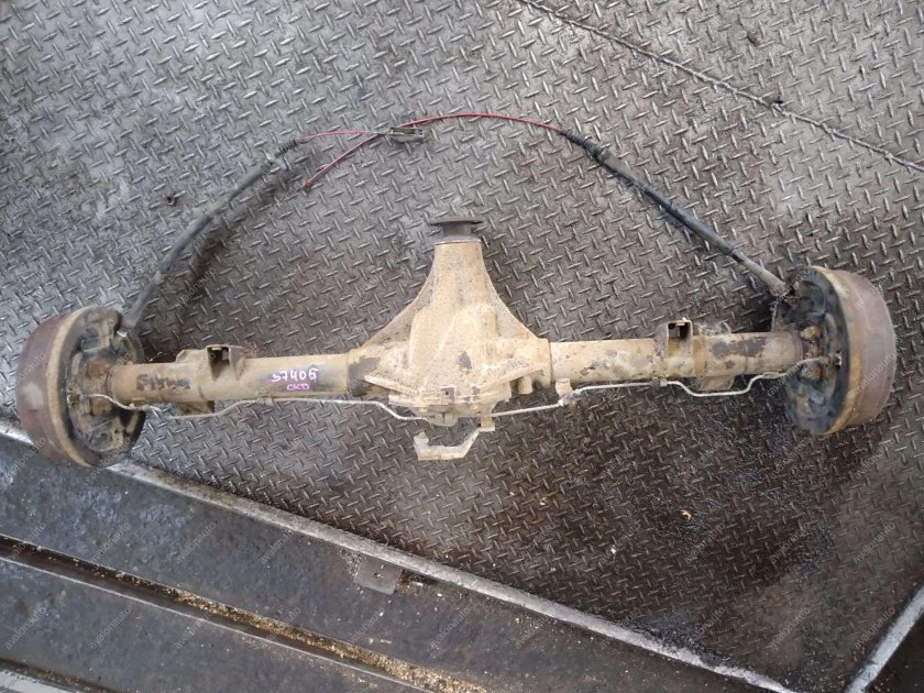 Ниссан Караван на Мостах