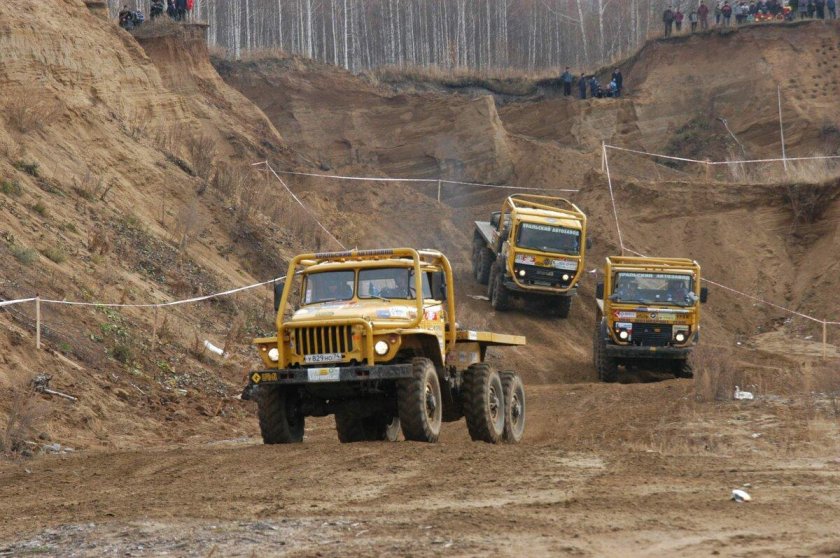 Китайский Урал грузовик