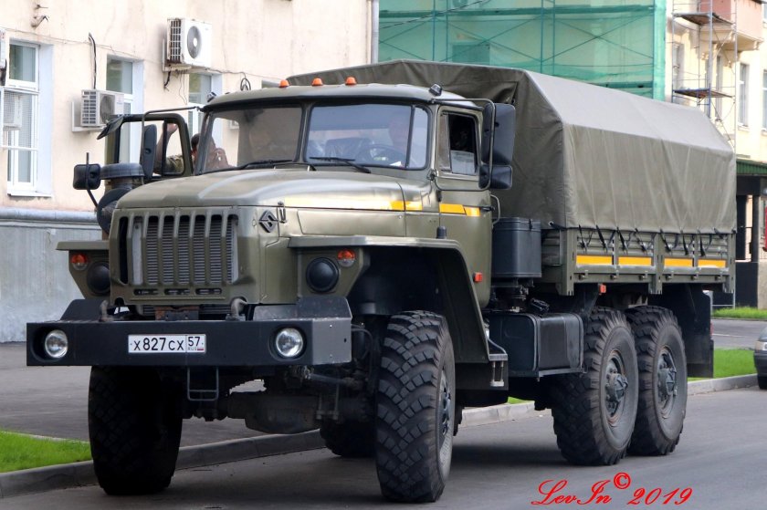 Грузовик Урал 4320