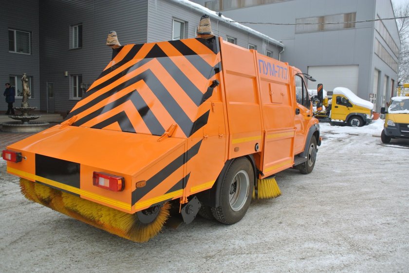 Механическая подметальная машина пум-77.7