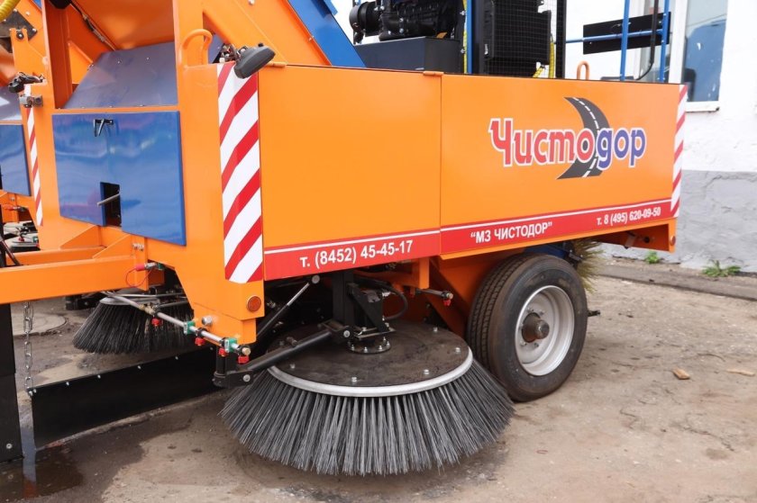 Подметально-уборочный прицеп Бродвей