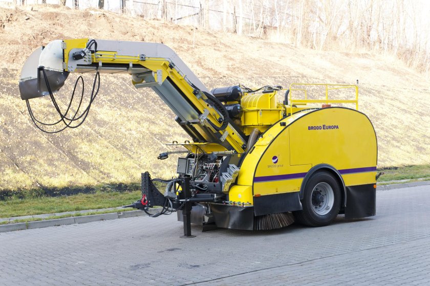 Чистодор подметально уборочная машина