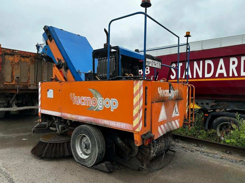 Прицепная подметально-уборочная машина чистодор