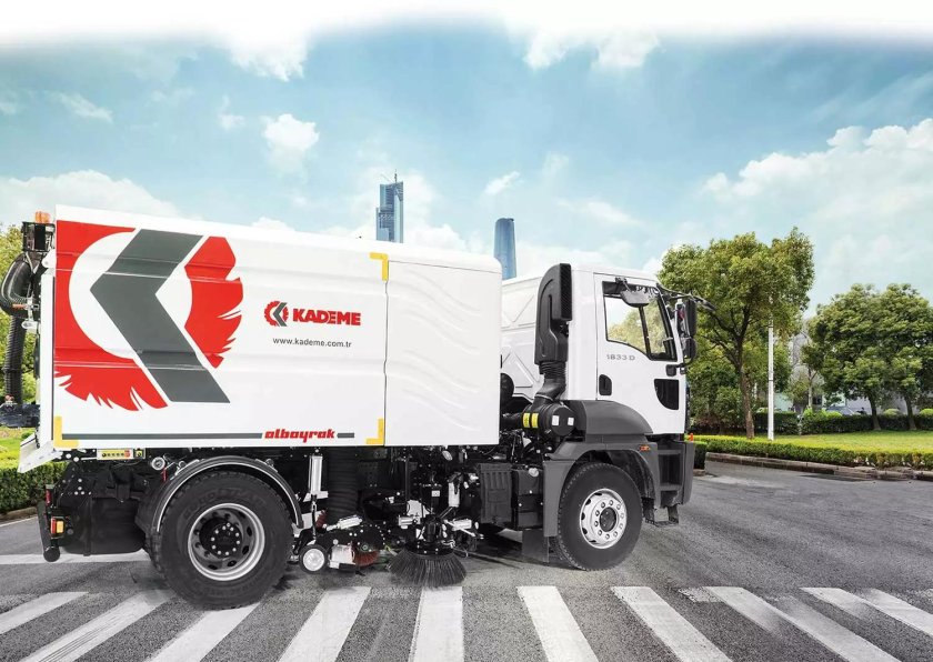 Комбинированная илососно-каналопромывочная машина ОМЗ-611