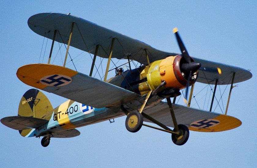 Биплан самолет военный