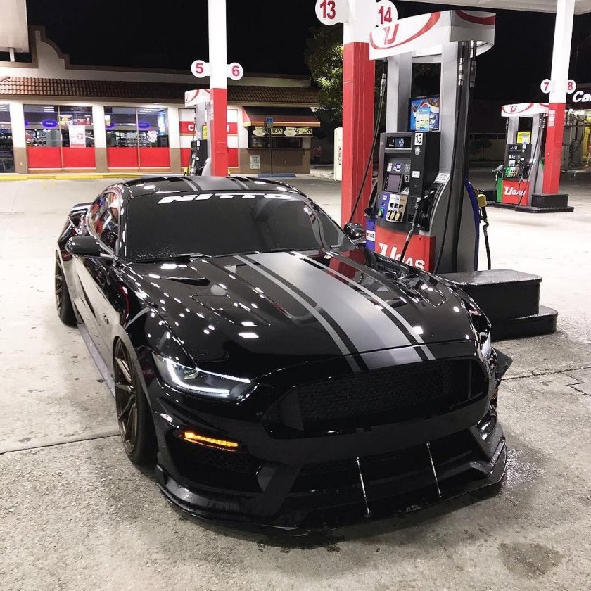 Форд Мустанг черный матовый