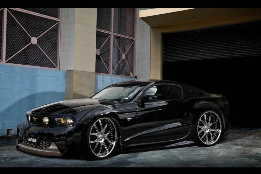 Мустанг черный 2012