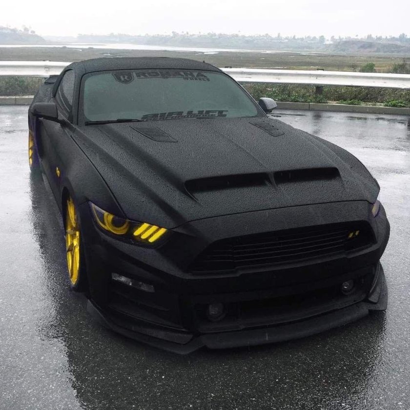 Форд Мустанг черный