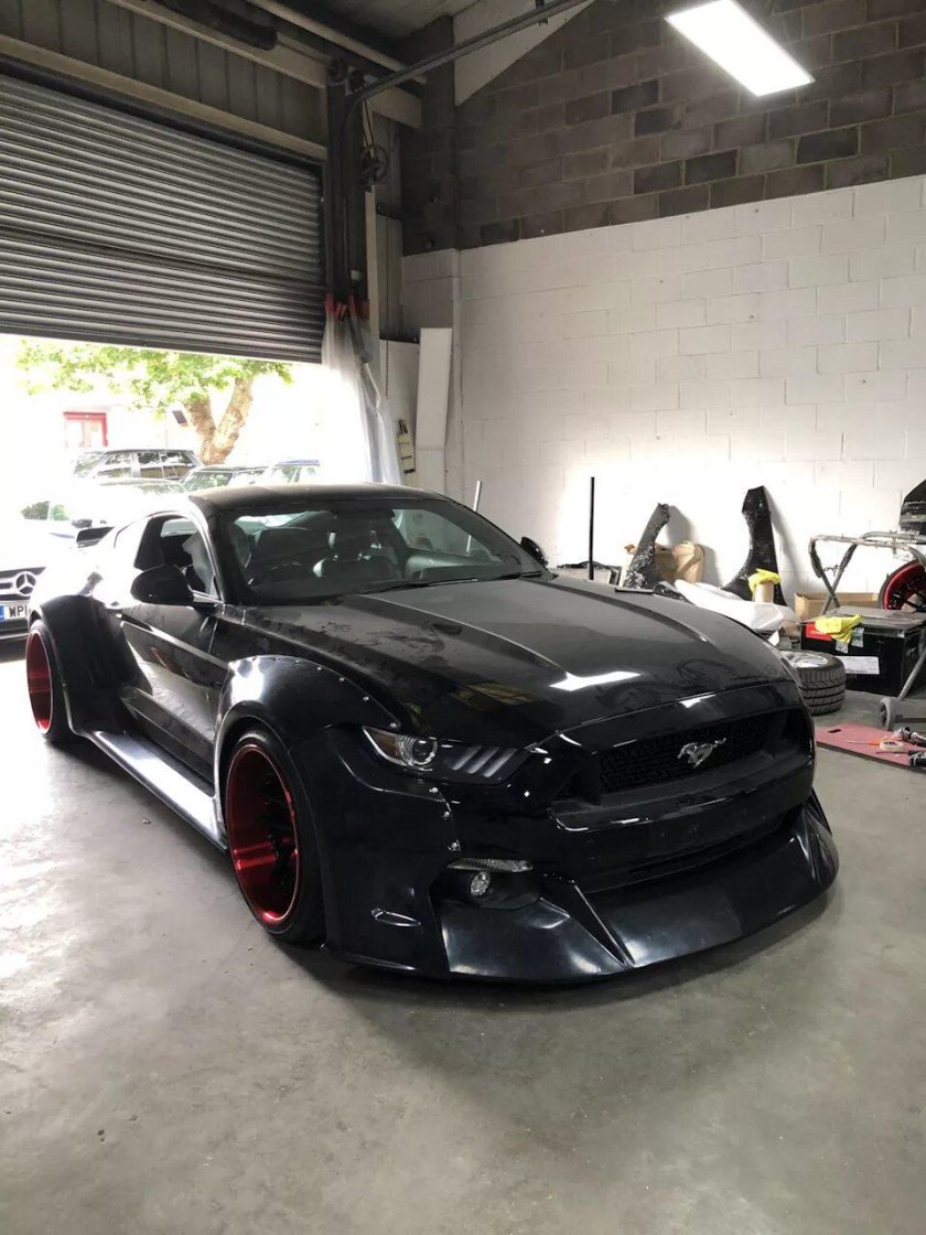 Ford Mustang в обвесе