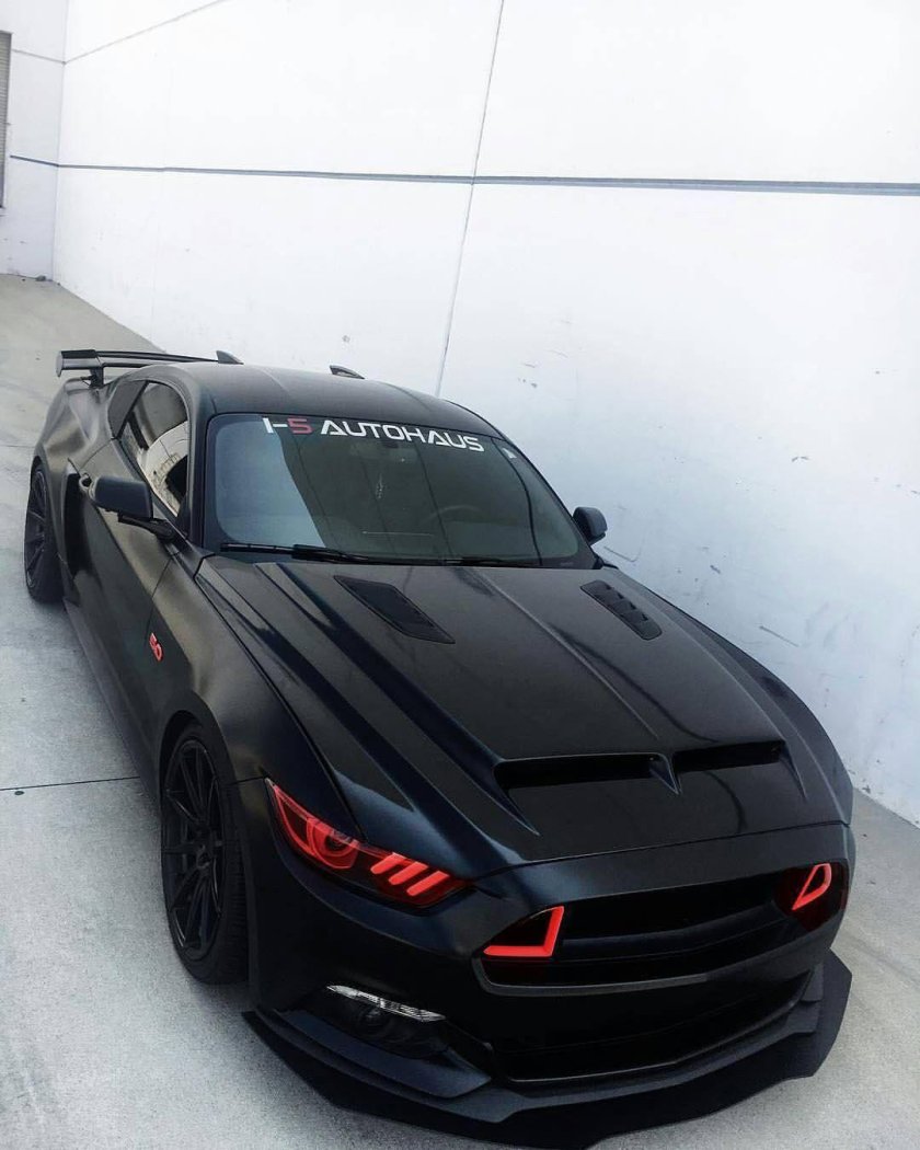 Форд Мустанг 2021 черный матовый