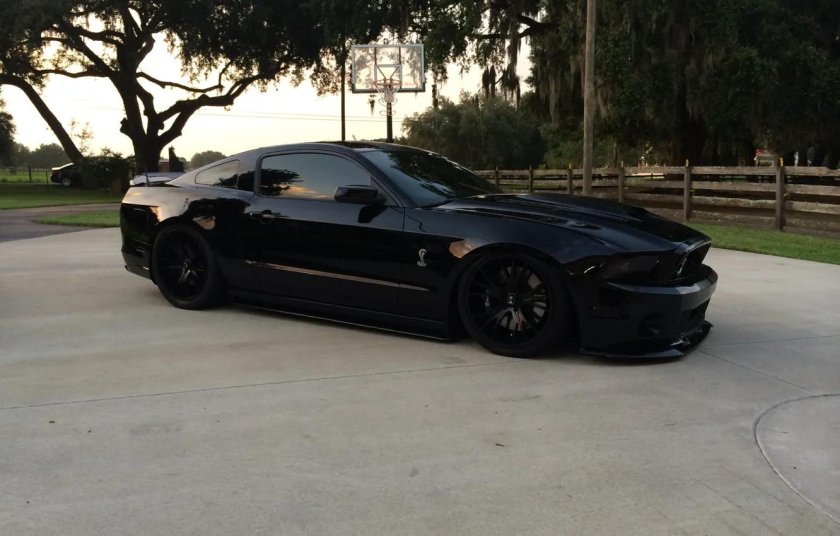 Форд Мустанг черный матовый