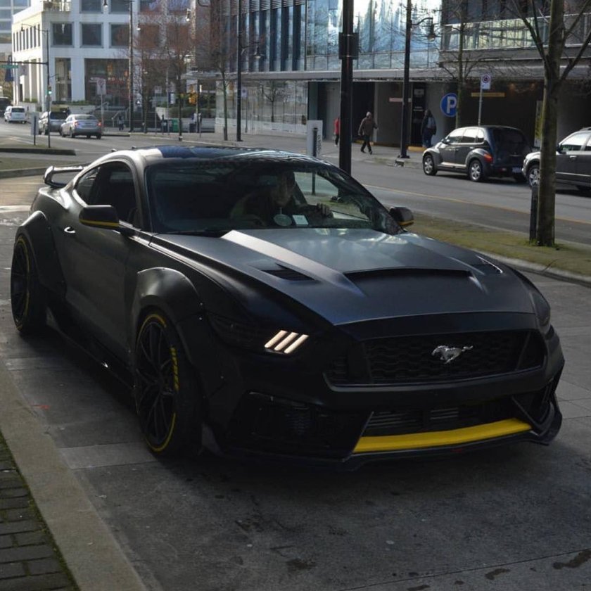 Форд Мустанг черный матовый