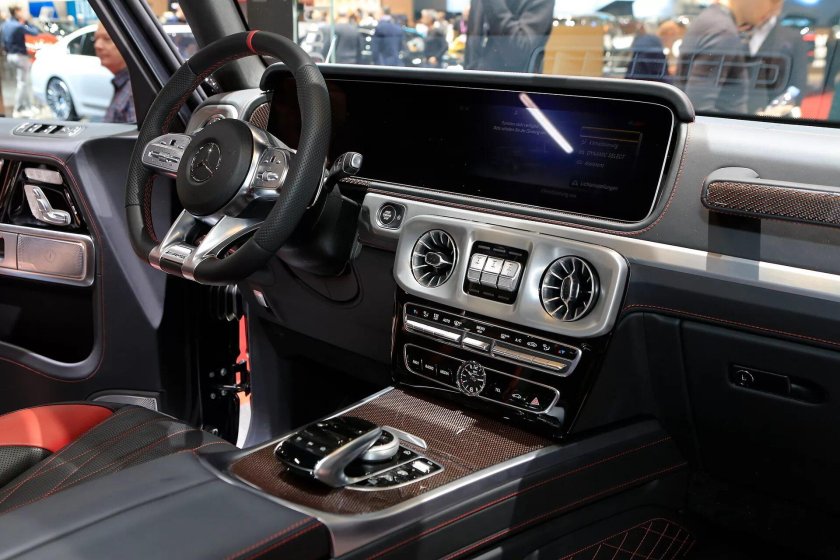 Мерседес Гелендваген 2023 салон