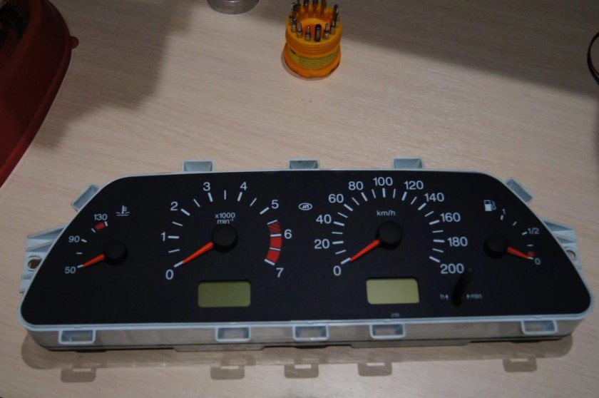 Щиток приборов ВАЗ 2114