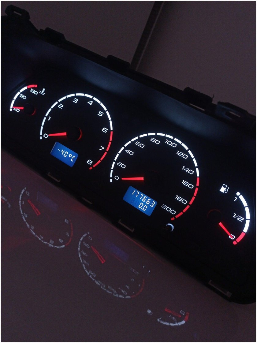 Приборная панель ВАЗ 2110