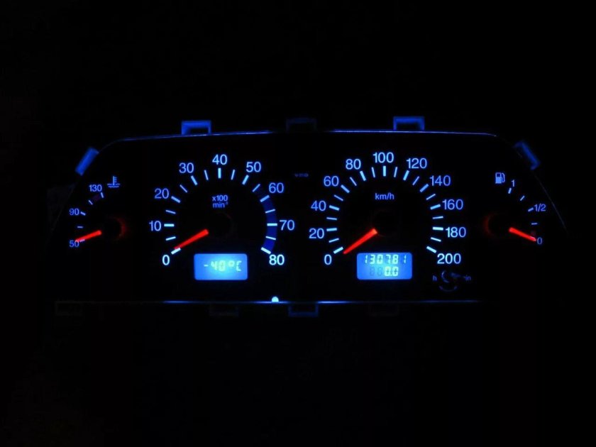 Синяя приборная панель ВАЗ 2110