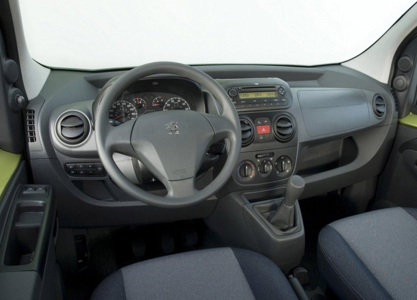Peugeot Bipper салон