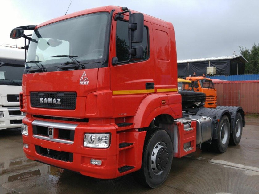 КАМАЗ тягач 65806