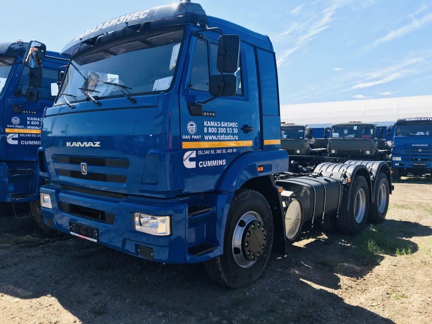 КАМАЗ 65116 тягач синий