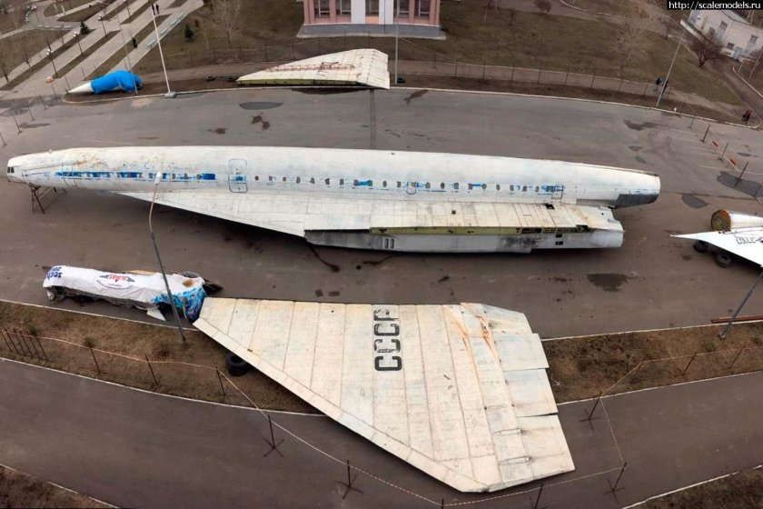 Сверхзвуковой пассажирский самолет ту-144