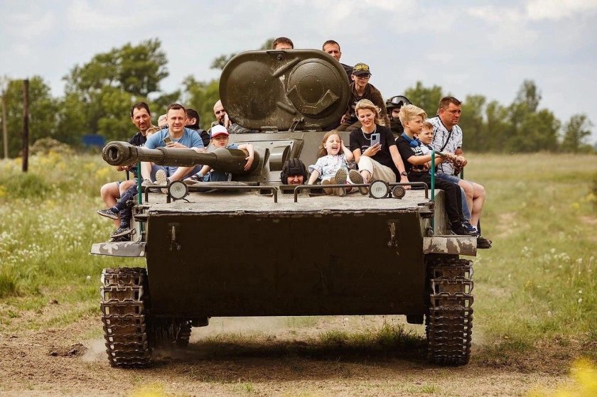 Танковый парк стальной десант