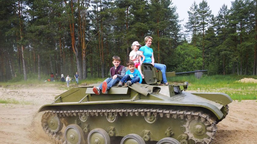 Дети на танке