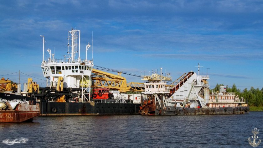 Землесос Ямал п-2104