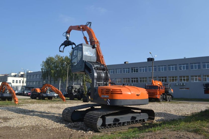 Экскаватор-перегружатель колесный UMG e230wh