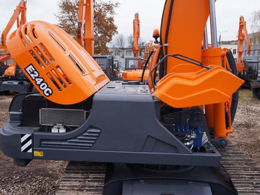 Гусеничный экскаватор эксмаш е200с