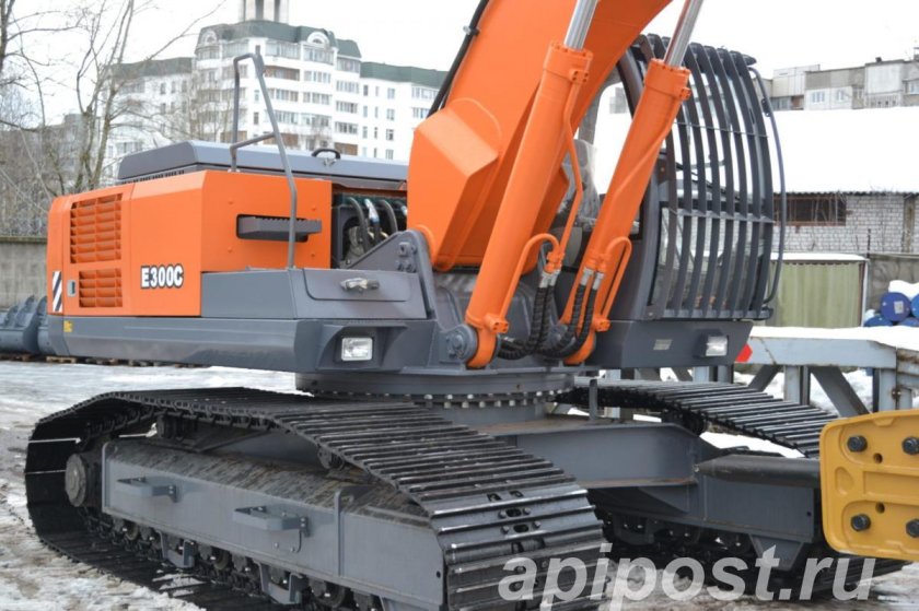 Гусеничный экскаватор umg e200c