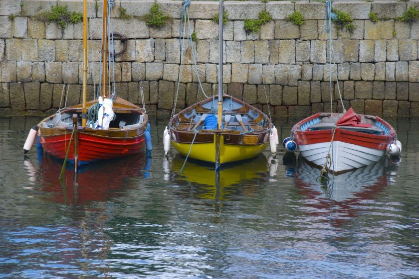 Разноцветные лодки