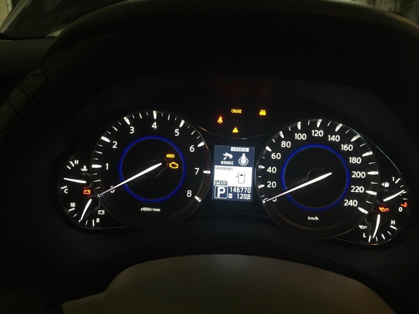 Панель приборов Infiniti qx56