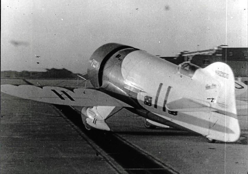 Gee Bee самолет