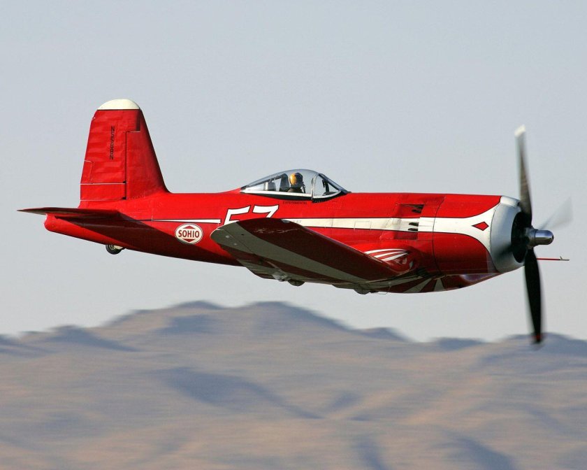 F2g super Corsair военный