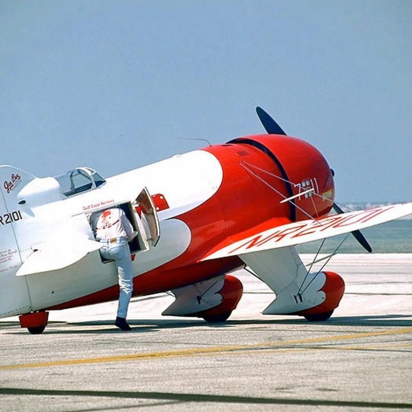 Gee Bee самолет