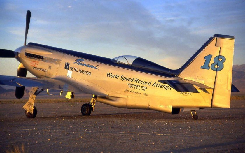 Гоночный самолет ЦУНАМИ