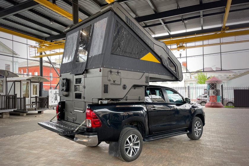 Тойота Хайлюкс кемпер