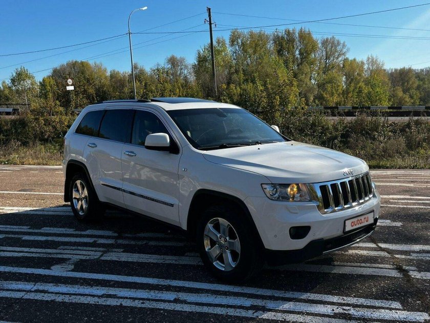 Jeep grand cherokee 2011 белый