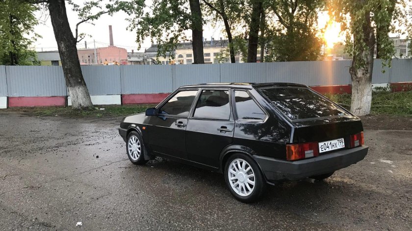 ВАЗ 2109 черная r16