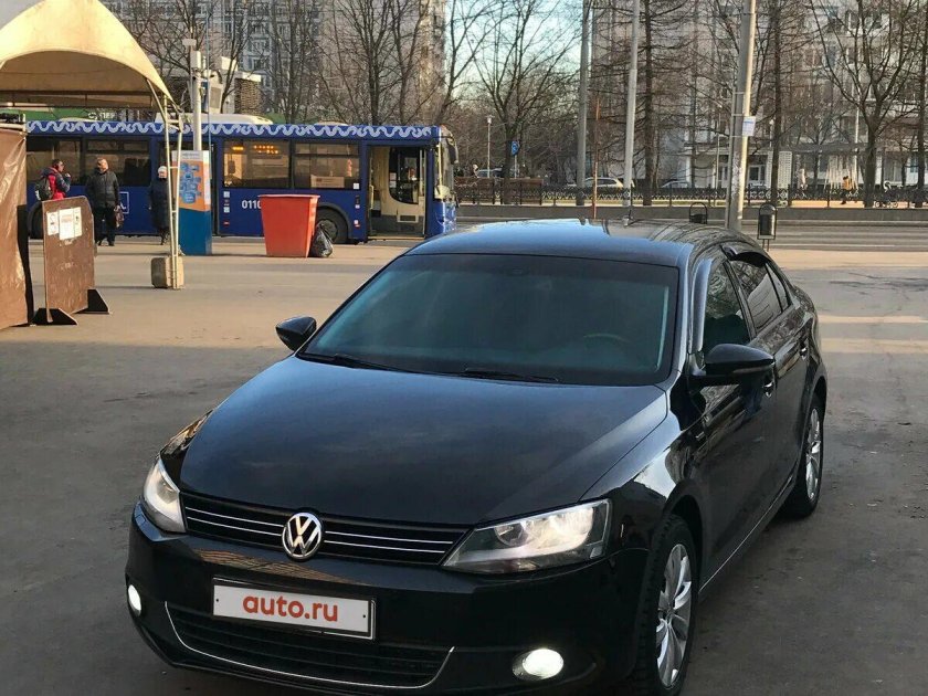 Фольксваген Джетта черная