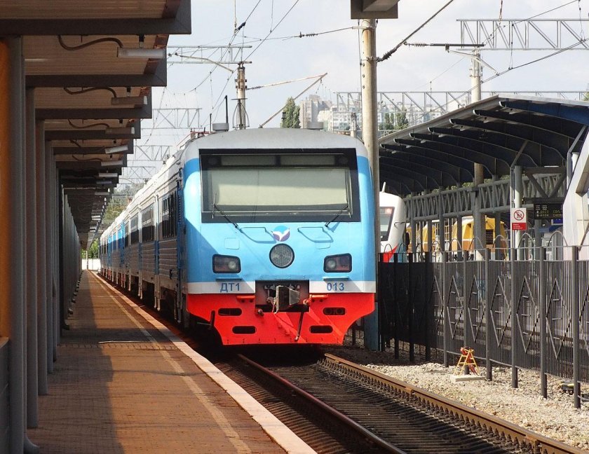 Дизель поезд дт1 013