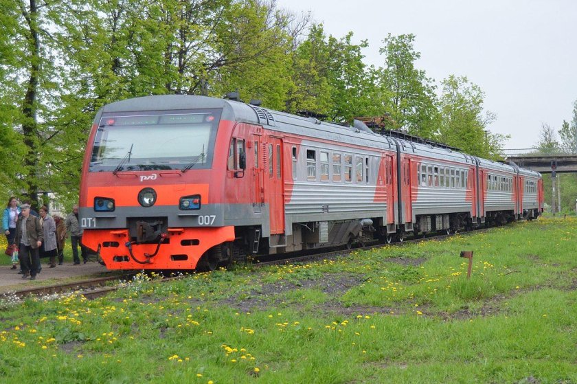 Дизель-электропоезд дт1-007