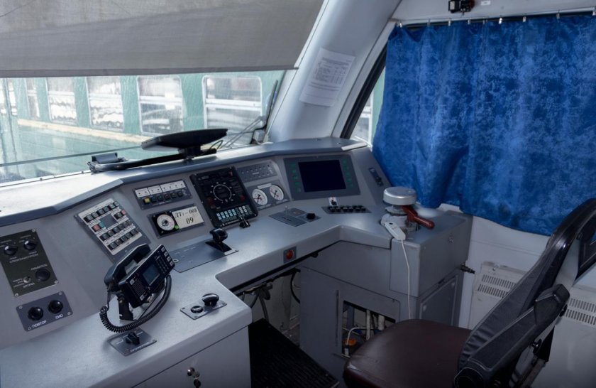 Дизель-электропоезд дт1 кабина